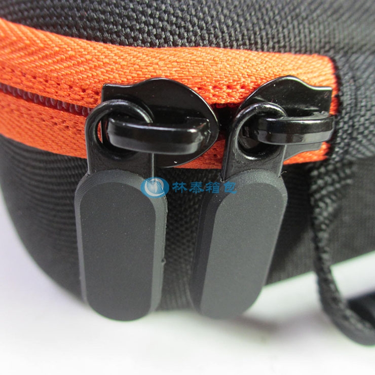 （非標準小號）外黑里橙 EVA相機包拉牌細節(jié)